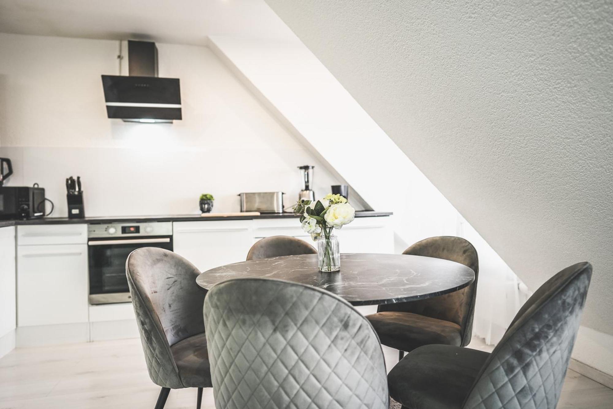 Luxus Maisonette Wohnung Am See, Wehome Premium ザンクト・レオン・ロート エクステリア 写真
