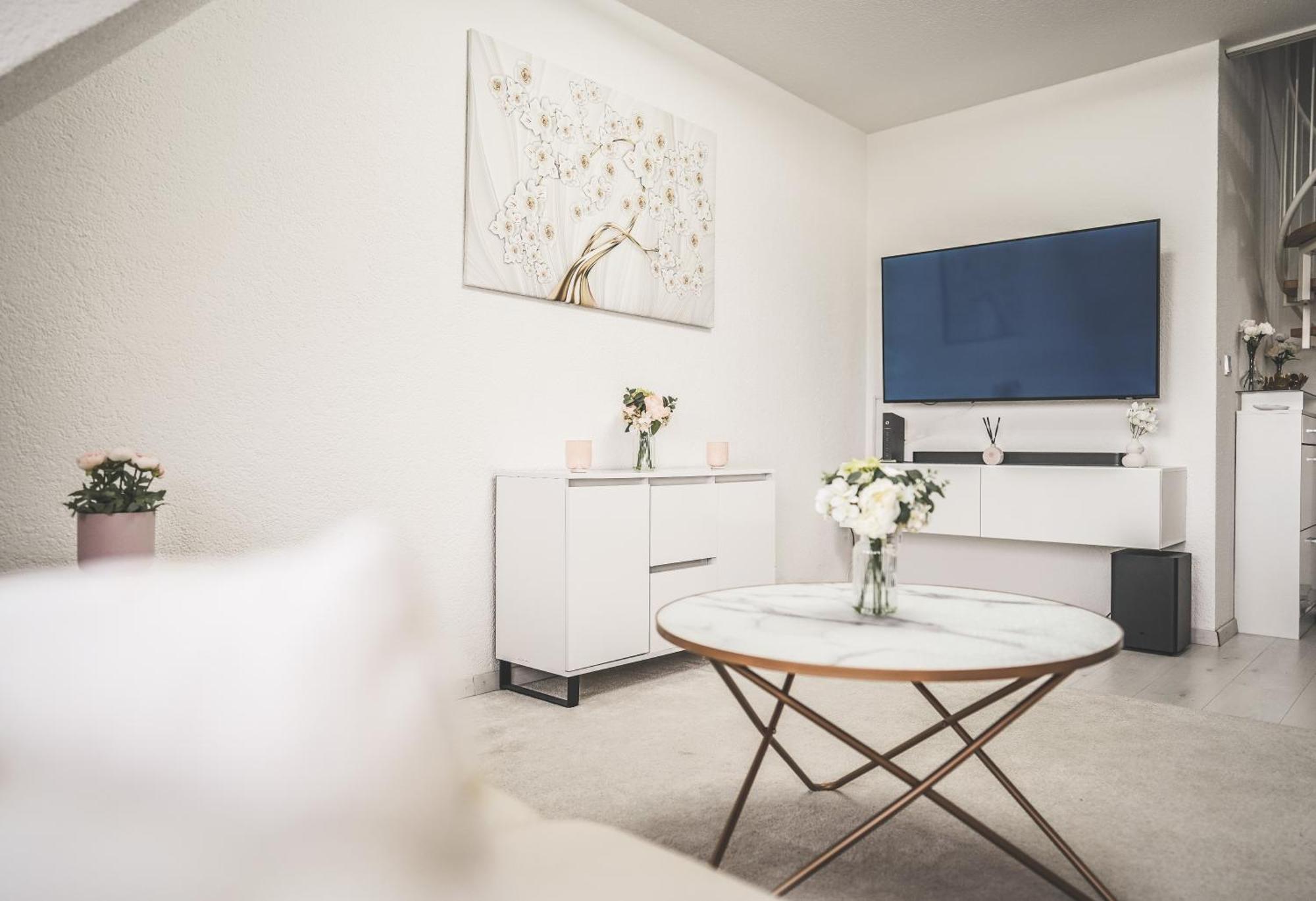 Luxus Maisonette Wohnung Am See, Wehome Premium ザンクト・レオン・ロート エクステリア 写真