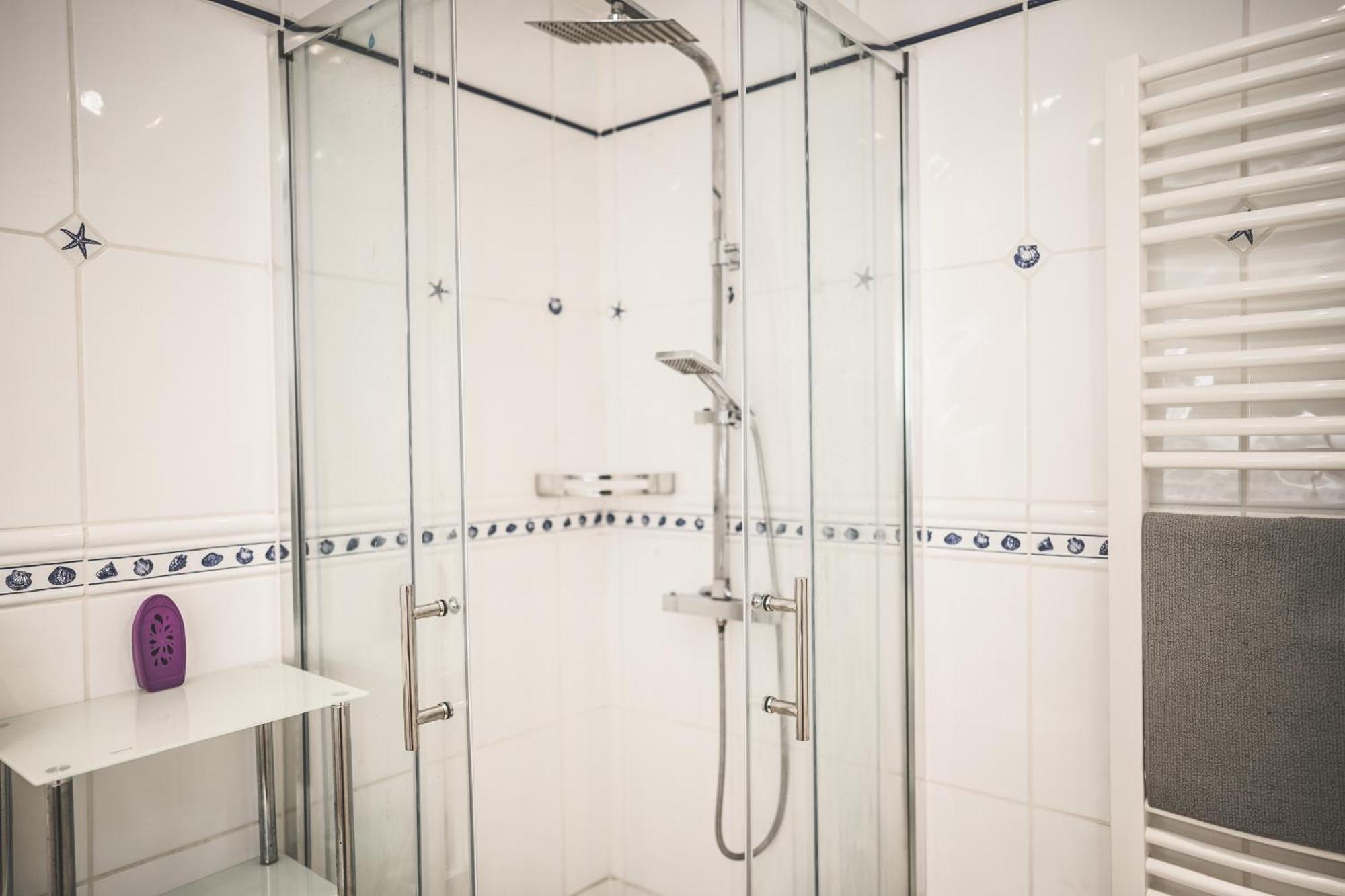 Luxus Maisonette Wohnung Am See, Wehome Premium ザンクト・レオン・ロート エクステリア 写真